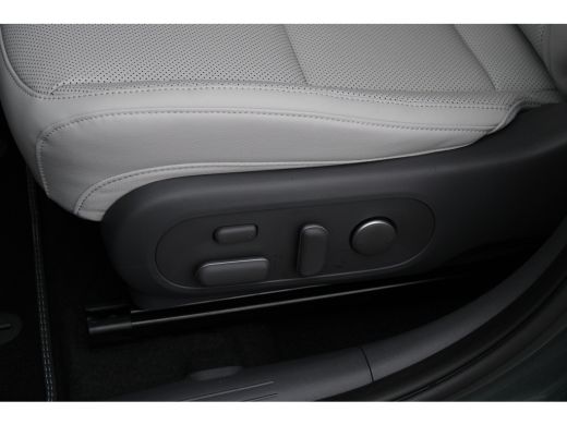 Hyundai Kona Premium 65.4 kWh | Wit leder | 360 camera | Elektrische bedienbare voorstoelen | | Achterstoelen ... ActivLease financial lease