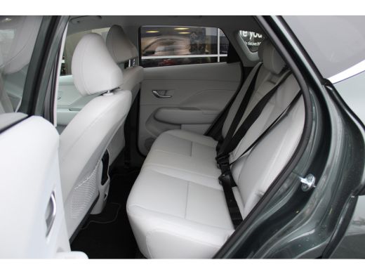 Hyundai Kona Premium 65.4 kWh | Wit leder | 360 camera | Elektrische bedienbare voorstoelen | | Achterstoelen ... ActivLease financial lease
