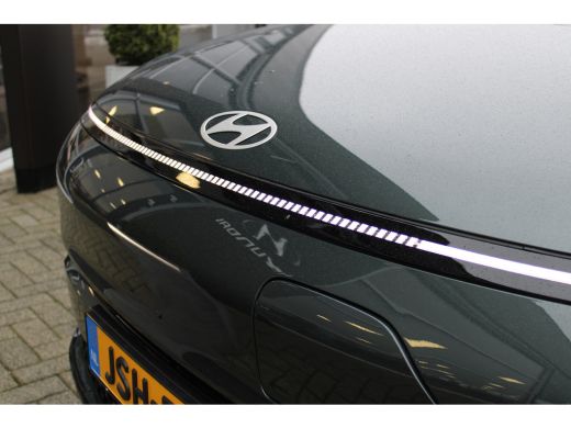 Hyundai Kona Premium 65.4 kWh | Wit leder | 360 camera | Elektrische bedienbare voorstoelen | | Achterstoelen ... ActivLease financial lease