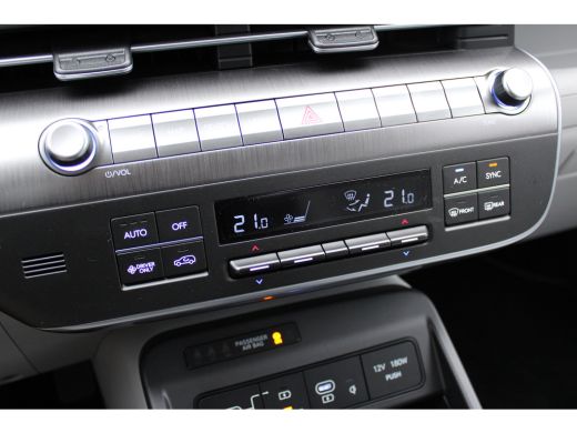 Hyundai Kona Premium 65.4 kWh | Wit leder | 360 camera | Elektrische bedienbare voorstoelen | | Achterstoelen ... ActivLease financial lease