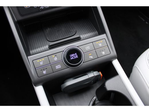 Hyundai Kona Premium 65.4 kWh | Wit leder | 360 camera | Elektrische bedienbare voorstoelen | | Achterstoelen ... ActivLease financial lease