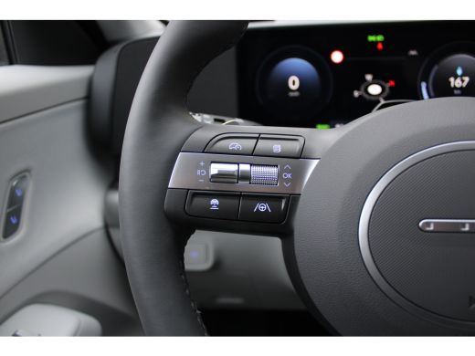 Hyundai Kona Premium 65.4 kWh | Wit leder | 360 camera | Elektrische bedienbare voorstoelen | | Achterstoelen ... ActivLease financial lease