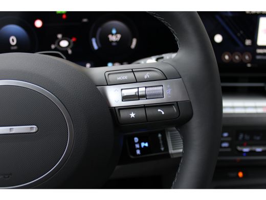 Hyundai Kona Premium 65.4 kWh | Wit leder | 360 camera | Elektrische bedienbare voorstoelen | | Achterstoelen ... ActivLease financial lease