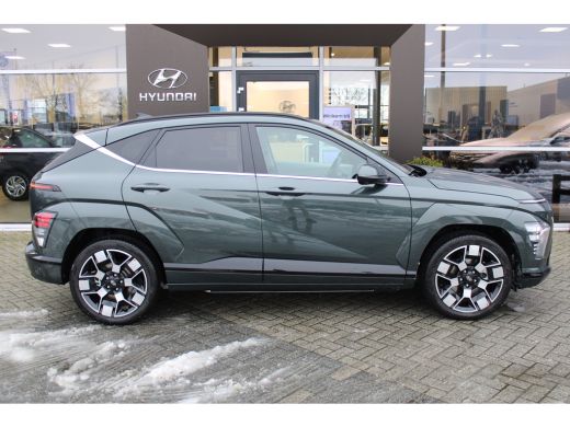 Hyundai Kona Premium 65.4 kWh | Wit leder | 360 camera | Elektrische bedienbare voorstoelen | | Achterstoelen ... ActivLease financial lease