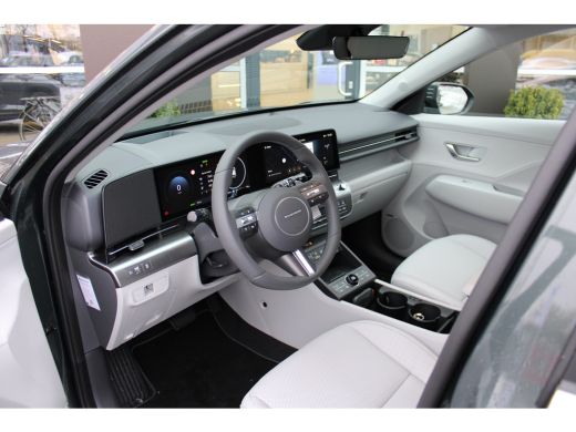 Hyundai Kona Premium 65.4 kWh | Wit leder | 360 camera | Elektrische bedienbare voorstoelen | | Achterstoelen ... ActivLease financial lease