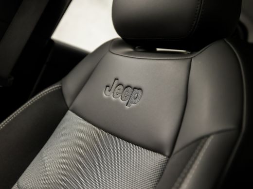 Jeep Avenger 1.2 Altitude Sport (APPLE CARPLAY, GROOT NAVI, 360 CAMERA, JBL AUDIO, STOELVERWARMING, SPORTSTOEL... ActivLease financial lease