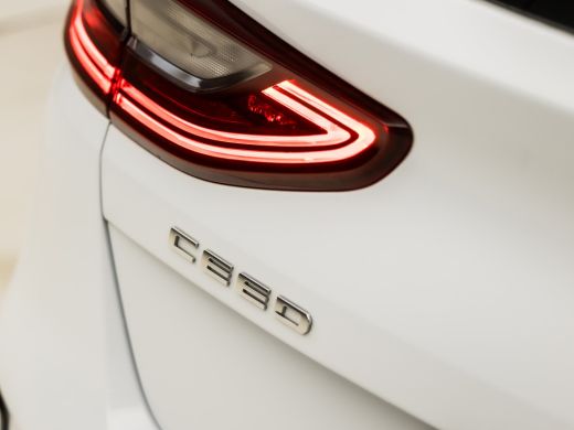 Kia Ceed 1.0 T-GDi DynamicLine (APPLE CARPLAY, GROOT NAVI, CLIMATE, GETINT GLAS, CAMERA, SPORTSTOELEN, LAN... ActivLease financial lease