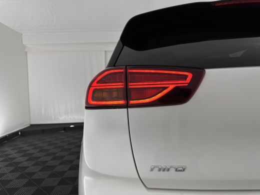 Kia e-Niro ExecutiveLine 64 kWh [ 3-Fase ] {SOH-100%} (INCL-BTW)  Aut.*HEATPUMP | LEATHER | FULL-LED | NAVI-... ActivLease financial lease