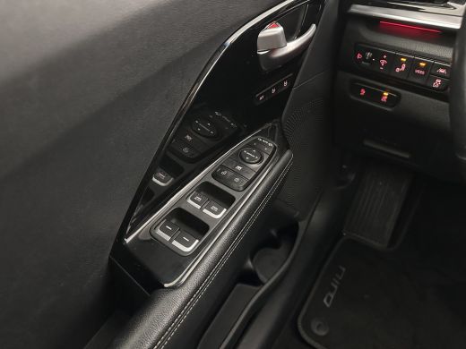 Kia e-Niro ExecutiveLine 64 kWh [ 3-Fase ] {SOH-100%} (INCL-BTW) Aut.*HEATPUMP | LEATHER | FULL-LED | NAVI-F... ActivLease financial lease