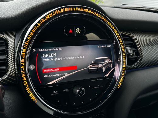 Mini Cooper 1.5 Cooper Resolute Edition Rebel Green | Leder | Camera | Stoelverwarming | All-seasons | Cruise... ActivLease financial lease