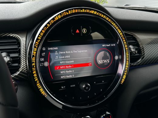 Mini Cooper 1.5 Cooper Resolute Edition Rebel Green | Leder | Camera | Stoelverwarming | All-seasons | Cruise... ActivLease financial lease