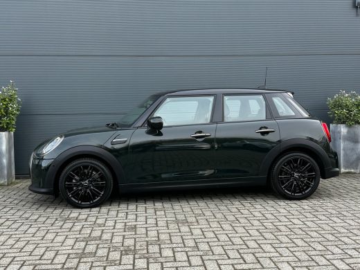 Mini Cooper 1.5 Cooper Resolute Edition Rebel Green | Leder | Camera | Stoelverwarming | All-seasons | Cruise... ActivLease financial lease
