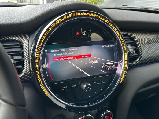 Mini Cooper 1.5 Cooper Resolute Edition Rebel Green | Leder | Camera | Stoelverwarming | All-seasons | Cruise... ActivLease financial lease