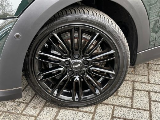 Mini Cooper 1.5 Cooper Resolute Edition Rebel Green | Leder | Camera | Stoelverwarming | All-seasons | Cruise... ActivLease financial lease