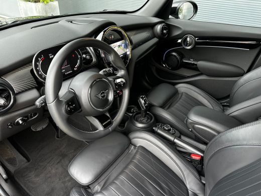 Mini Cooper 1.5 Cooper Resolute Edition Rebel Green | Leder | Camera | Stoelverwarming | All-seasons | Cruise... ActivLease financial lease