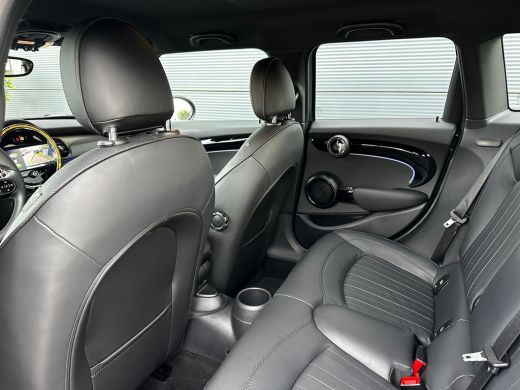 Mini Cooper 1.5 Cooper Resolute Edition Rebel Green | Leder | Camera | Stoelverwarming | All-seasons | Cruise... ActivLease financial lease