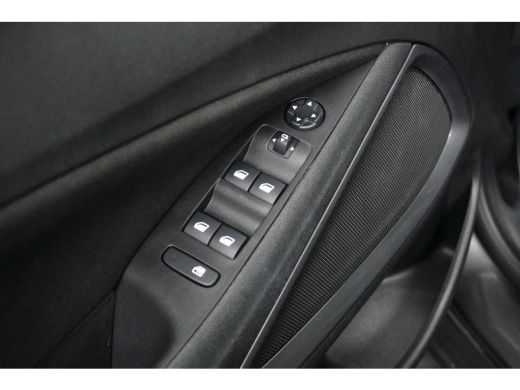 Opel Crossland 1.2 110PK | Turbo Elegance | Parkeersensoren V + A | Panaromadak | Achteruitrijcamera | Armsteun ... ActivLease financial lease