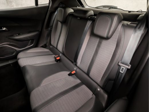 Peugeot 2008 1.2 PureTech Allure Sport 131Pk Automaat (VIRTUAL COCKPIT, APPLE CARPLAY, GROOT NAVI, GETINT GLAS... ActivLease financial lease