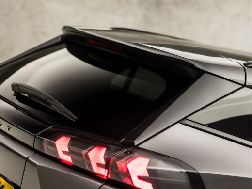 Peugeot 2008 1.2 PureTech Allure Sport 131Pk Automaat (VIRTUAL COCKPIT, APPLE CARPLAY, GROOT NAVI, GETINT GLAS... ActivLease financial lease