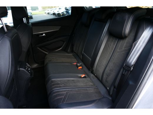 Peugeot 3008 1.6 PURETECH 180PK GT PACK AUTOMAAT / NAVI / ALCANTARA / CLIMA / PDC / 18" LMV / CAMERA / TREKHAA... ActivLease financial lease