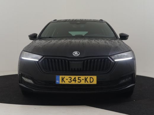 Skoda Octavia Combi 1.0 e-TSI Sport Business 110pk DSG/AUTO | Trekhaak | Navigatie | App connect | Privacy glas... ActivLease financial lease