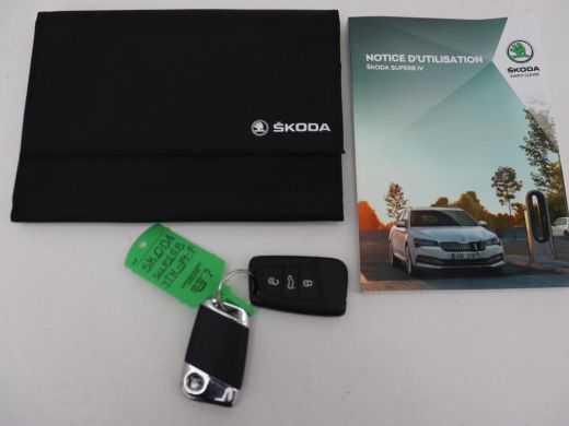 Skoda Superb 1.4 TSI iV Sportline | Stoelverwarming | Alcantara | Adaptive cruise | Camera | Carplay | Matrix ... ActivLease financial lease