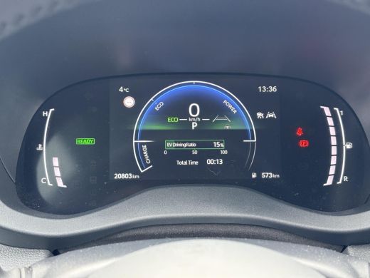 Toyota Yaris 1.5 Hybrid 115 Dynamic **STOEL EN STUURWIELVERWARMING/ KEYLESS/ PARKEERSENSOREN/ GARANTIE** ActivLease financial lease