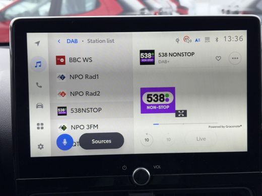 Toyota Yaris 1.5 Hybrid 115 Dynamic **STOEL EN STUURWIELVERWARMING/ KEYLESS/ PARKEERSENSOREN/ GARANTIE** ActivLease financial lease