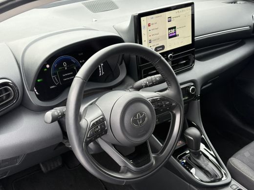 Toyota Yaris 1.5 Hybrid 115 Dynamic **STOEL EN STUURWIELVERWARMING/ KEYLESS/ PARKEERSENSOREN/ GARANTIE** ActivLease financial lease