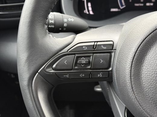 Toyota Yaris 1.5 Hybrid 115 Dynamic **STOEL EN STUURWIELVERWARMING/ KEYLESS/ PARKEERSENSOREN/ GARANTIE** ActivLease financial lease