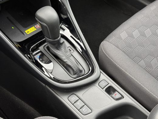 Toyota Yaris 1.5 Hybrid 115 Dynamic **STOEL EN STUURWIELVERWARMING/ KEYLESS/ PARKEERSENSOREN/ GARANTIE** ActivLease financial lease