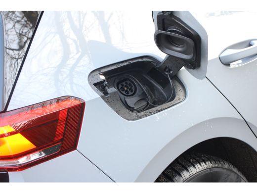 Volkswagen ID.3 Pro 58 kWh | NL-AUTO! | DEALER OH! | ADAPTIVE CRUISE | LANE ASSIST | AMBIANT LIGHTS | BTW | PARK ... ActivLease financial lease