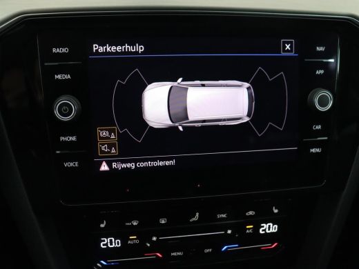 Volkswagen Passat 1.5 TSI Comfort Business | Stoelverwarming | Leder/Alcantara | Trekhaak | Adaptive cruise | Navig... ActivLease financial lease