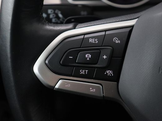 Volkswagen Passat 1.5 TSI Comfort Business | Stoelverwarming | Leder/Alcantara | Trekhaak | Adaptive cruise | Navig... ActivLease financial lease