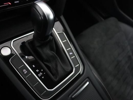 Volkswagen Passat 1.5 TSI Comfort Business | Stoelverwarming | Leder/Alcantara | Trekhaak | Adaptive cruise | Navig... ActivLease financial lease