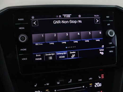 Volkswagen Passat 1.5 TSI Comfort Business | Stoelverwarming | Leder/Alcantara | Trekhaak | Adaptive cruise | Navig... ActivLease financial lease