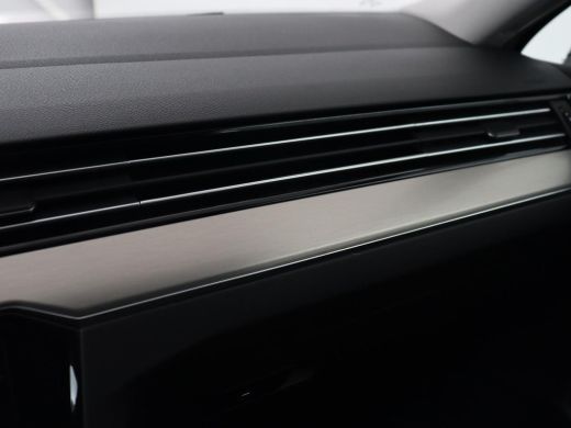 Volkswagen Passat 1.5 TSI Comfort Business | Stoelverwarming | Leder/Alcantara | Trekhaak | Adaptive cruise | Navig... ActivLease financial lease