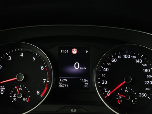 Volkswagen Passat 1.5 TSI Comfort Business | Stoelverwarming | Leder/Alcantara | Trekhaak | Adaptive cruise | Navig... ActivLease financial lease