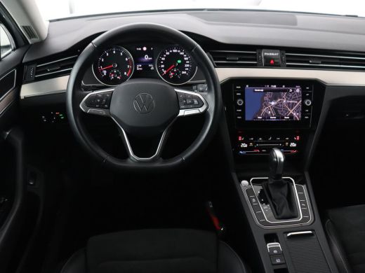Volkswagen Passat 1.5 TSI Comfort Business | Stoelverwarming | Leder/Alcantara | Trekhaak | Adaptive cruise | Navig... ActivLease financial lease
