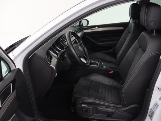 Volkswagen Passat 1.5 TSI Comfort Business | Stoelverwarming | Leder/Alcantara | Trekhaak | Adaptive cruise | Navig... ActivLease financial lease