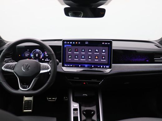 Volkswagen Passat Variant 1.5 eHybrid R-Line Edition 272PK DSG Black Style, Pano-Schuifdak, Trekhaak, Lederen Bekle... ActivLease financial lease