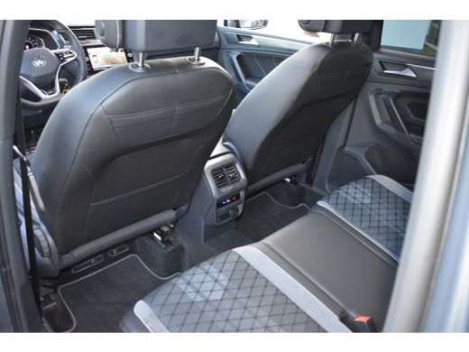 Volkswagen Tiguan 1.4 TSI 245PK DSG-6 eHybrid R-Line Business | PANORAMADAK | TREKHAAK | BLACK STYLE | NAVIGATIE | ... ActivLease financial lease