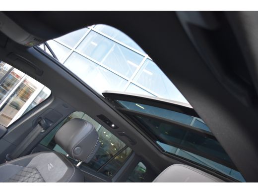 Volkswagen Tiguan 1.4 TSI 245PK DSG-6 eHybrid R-Line Business | PANORAMADAK | TREKHAAK | BLACK STYLE | NAVIGATIE | ... ActivLease financial lease