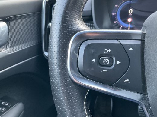 Volvo  XC40 Recharge P8 AWD R-Design Carplay Adapt.Cruis Stoelverw. Elektr a.klep ActivLease financial lease