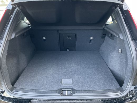 Volvo  XC40 Recharge P8 AWD R-Design Carplay Adapt.Cruis Stoelverw. Elektr a.klep ActivLease financial lease