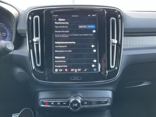 Volvo  XC40 Recharge P8 AWD R-Design Carplay Adapt.Cruis Stoelverw. Elektr a.klep ActivLease financial lease