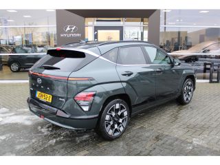Hyundai Kona Premium 65.4 kWh | Wit leder | 360 camera | Elektrische bedienbare voorstoelen | | Achterstoelen ...