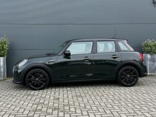 Mini Cooper 1.5 Cooper Resolute Edition Rebel Green | Leder | Camera | Stoelverwarming | All-seasons | Cruise...