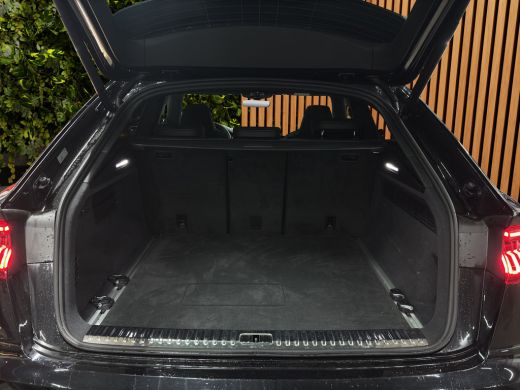 Audi Q8 55 TFSI e quattro Pro Line Luchtvering Softclose Dodehoekdetectie 22''' ActivLease financial lease