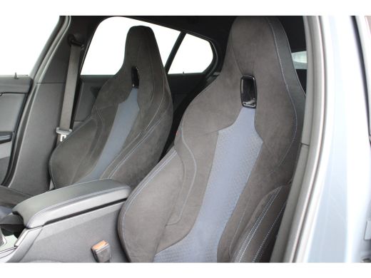BMW 1 Serie 118i Executive Edition | Sportstoelen | M Aerodynamica | 19" lichtmetalen velgen | Dakspoiler |  ... ActivLease financial lease